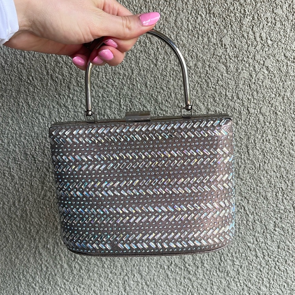 Silver Rhinestone Hand Bag for Formal Occasions! ✨